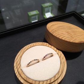 【ジュエリーサロン鶴】の口コミ 既成品でも素敵なリングは沢山ありましたが、せっかくなら世界に一つしかな...