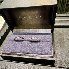 【ラザール ダイヤモンド(LAZARE DIAMOND)の口コミ】 最初は、メレダイヤが少しだけついた、王道の甲丸リングを希望していまし…