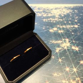 【銀座ダイヤモンドシライシの口コミ】 直感とデザインです。
普段から指輪はつけていない生活だったので、本心で…