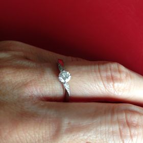 【ヴァンドーム青山(VENDOME AOYAMA)の口コミ】 ダイヤを支えている部分が細かいのがこの指輪以外にはなかったので、とて…