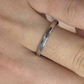 【アイプリモ(I-PRIMO)の口コミ】 とてもシンプルなデザインですが、下の部分のミルがかわいらしいです。シ…