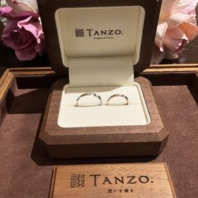 【TANZO.(鍛造指輪)の口コミ】 デザインは、ワンポイントのみでシンプルで生涯飽きずにつけられるデザイ…