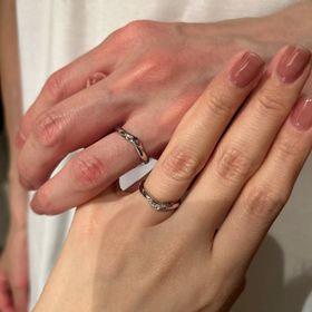 【アイプリモ(I-PRIMO)の口コミ】 Vデザインの物で手が綺麗に見えるのがとてもオススメです。シンプル過ぎる…