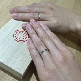【出雲結(いずもゆい)の口コミ】 自分の雰囲気や手にあった指輪を2人で考えて作りました。
光沢の有無や内…