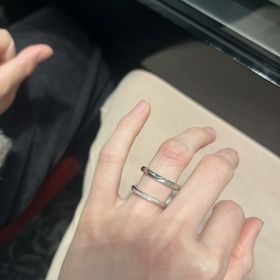 【銀座ダイヤモンドシライシの口コミ】 日常生活でも着用しやすいようにシンプルなデザインを選びました。しかし…