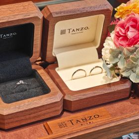 【TANZO.(鍛造指輪)の口コミ】 製法、デザインとカラーが豊富にあり自分達好みの指輪を選ぶ事ができまし…