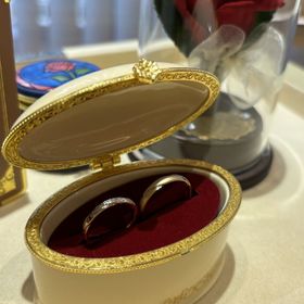 【Beauty and the Beast(ディズニー美女と野獣)】の口コミ シルバーとゴールドが上下分かれている為、
ひっくり返して指輪を着用する...
