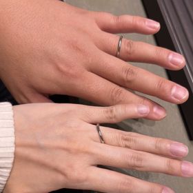 【アイプリモ(I-PRIMO)の口コミ】 ウェーブタイプでシンプルで飽きのこないデザインです。この指輪は丈夫な…