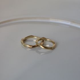 【atelier ST, CAT(アトリエ エスティーキャット)の口コミ】 少し捻りが入った指輪をオーダーしました。2人の思いを指輪の捻りのように…