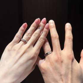 【TANZO.(鍛造指輪)の口コミ】 私たちの理想を全て詰め込みました。
最近は華奢な指輪が多いので、あえて…