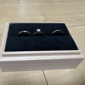 【出雲結(いずもゆい)の口コミ】 在り来りなリングではなく曲線などが入っており太陽など光に当てた際にウ…