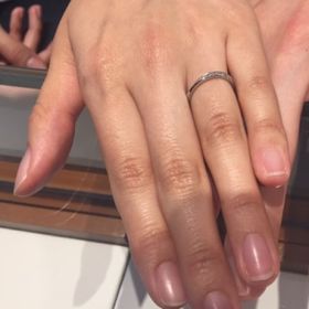 【銀座ダイヤモンドシライシの口コミ】 ラインがまっすぐで細身でダイヤモンドが入っているものを探していたので…