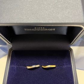 【銀座ダイヤモンドシライシの口コミ】 色々な形がありおすすめです。
ウェーブがかかった指輪を探しており、ひと…