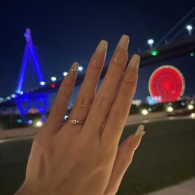 【ラザール ダイヤモンド【取扱店販売】の口コミ】 ダイヤモンドがとても綺麗です。S字になっているデザインもとても可愛いで…