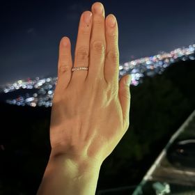 【銀座ダイヤモンドシライシの口コミ】 ダイヤモンド一つ一つの輝きが美しく、厳選されたこだわりを感じます。
着…