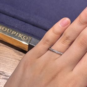 【LOVE NOTESの口コミ】 ダイヤモンドの部分とミル打ちの部分で2色展開されているデザインが気に入…