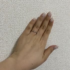 【銀座ダイヤモンドシライシの口コミ】 つけた時に手馴染みがよくとても付け心地がいいです。
手にコンプレックス…
