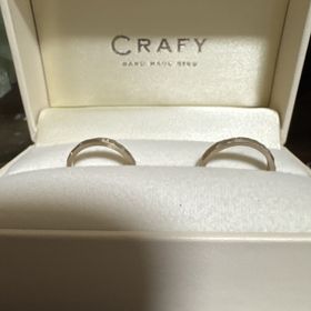 【CRAFY(クラフィ)の口コミ】 土目の風合いが温かくて、ホワイトゴールドのやわらかい色味とも相性抜群…