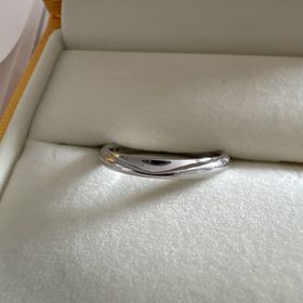 【ケイウノ ブライダル(K.UNO BRIDAL)の口コミ】 この指輪なおすすめポイントは、ウェーブが入っているところです。もとも…