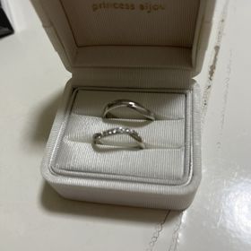 【Princess Bijou(プリンセス・ビジュー)の口コミ】 この結婚指輪は、プラチナで出来ており、ディズニーのブランドということ…