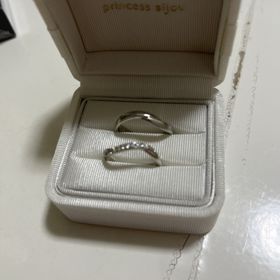 【Princess Bijou(プリンセス・ビジュー)】の口コミ この結婚指輪は、プラチナで出来ており、ディズニーのブランドということで...