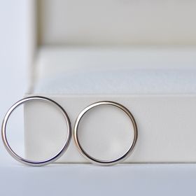 【CRAFY(クラフィ)の口コミ】 シンプルで可愛い！
色はホワイトゴールドとブラックゴールドで違うけど、…