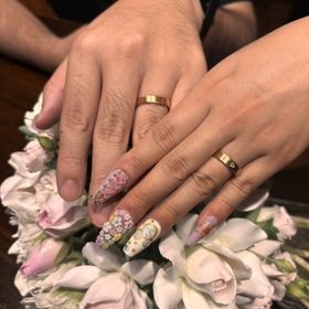 【TANZO.(鍛造指輪)の口コミ】 平打ち、角落とし、スターダスト両側面に入れました!
一粒ダイヤも素敵♪
…