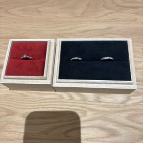 【出雲結(いずもゆい)の口コミ】 私達は時結という指輪を選択しました。
女性用指輪のデザインは小さなダイ…