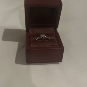 【モニッケンダム(MONNICKENDAM)】の口コミ シンプルで流行り廃りのないデザインが良いと考え、こちらに決めました。ダ...