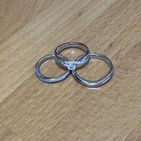 【ラザール ダイヤモンド(LAZARE DIAMOND)の口コミ】 素材はプラチナで温泉や洗剤等で腐食しにくい。
ダイヤモンドは3大ダイヤ…