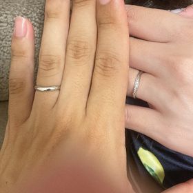 【宝寿堂(ほうじゅどう)の口コミ】 女性側の指輪はダイヤの数は程々、だけどしっかりと存在感を出していて指…