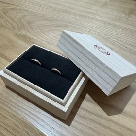 【出雲結(いずもゆい)の口コミ】 ピンクゴールドで形が可愛いので一目惚れした。
同じデザインで色や素材が…