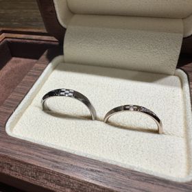 【TANZO.(鍛造指輪)の口コミ】 そもそも普通の指輪では大きさ的に入らないと考えており、その中でせっか…