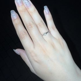 【銀座ダイヤモンドシライシの口コミ】 ダイヤモンドがとても輝いており、特別感を感じました。
ダイヤモンドを一…