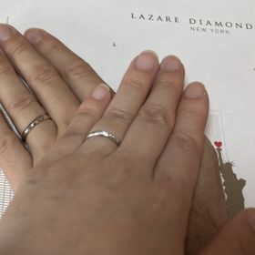 【ラザール ダイヤモンド(LAZARE DIAMOND)の口コミ】 ダイヤが入っていて、指が綺麗に見える指輪を探していました。いくつか店…