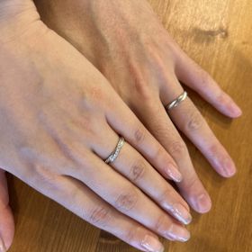 【ROYAL ASSCHER(ロイヤル・アッシャー)の口コミ】 結婚指輪ひとつでも、気分が上がるものを選びました。
白い輝きが嫌味な感…