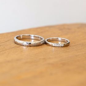 【ジュエリー工房 YAMAMOTOの口コミ】 槌目加工のプラチナリングを注文しました。職人さんが一つひとつ手作業で…