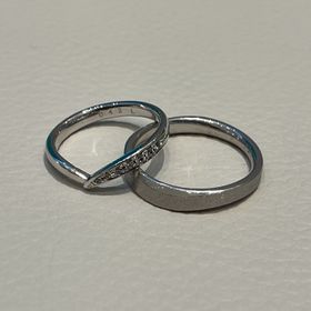 【COLANY(コラニー)】の口コミ シンプルすぎずおしゃれにつけられる指輪を探していて、他にはないようなデ...