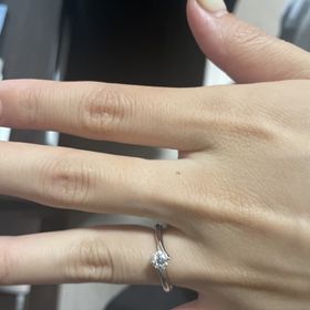 【ラザール ダイヤモンド(LAZARE DIAMOND)の口コミ】 デザインとダイヤモンドの品質が非常に良かったです。
輝きとカットの形が…