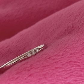 【銀座ダイヤモンドシライシの口コミ】 ダイアモンドの数を選べるようです。
派手でもなく地味でもない物を探して…