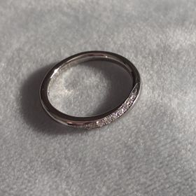 【アイプリモ(I-PRIMO)の口コミ】 ウェーブのリングの方が指が長く綺麗に見えると聞いていましたが、デザイ…