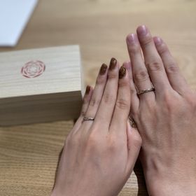 【出雲結(いずもゆい)の口コミ】 指輪のデザインは、日本風でとてもいいです。シャンパンゴールドもほどよ…