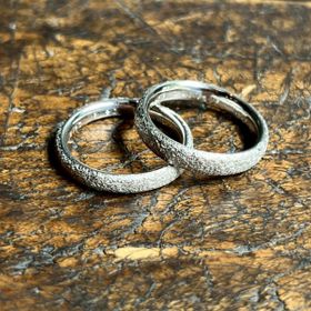 【ichi(イチ)の口コミ】 指輪冊子でマットなデザインに惹かれました
お店に訪れた際に職人さんが1…