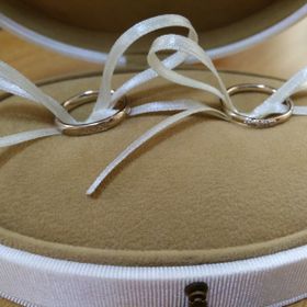 【AbHeri(アベリ)の口コミ】 女性用のリングには細かいデザインでダイヤが散りばめられており、さらに…