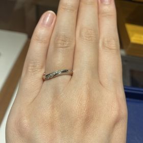 【銀座ダイヤモンドシライシの口コミ】 ストレートタイプとウェーブタイプどちらも試着してみて、しっくりきたの…