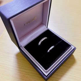 【アイプリモ(I-PRIMO)の口コミ】 始めはウェーブで探していましたが、ストレートデザインの方が結婚指輪感…