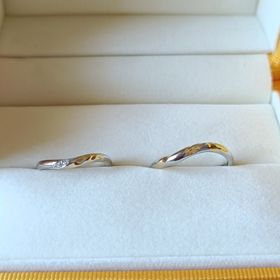 【ケイウノ ブライダル(K.UNO BRIDAL)の口コミ】 形や色、デザイン全ての希望を会話の中から引き出しササッとその場で色々…