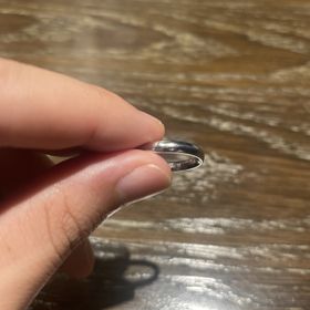 【TANZO.(鍛造指輪)の口コミ】 ストレートのシンプルなデザインにしました。内側に2人の名前と小粒のダイ…