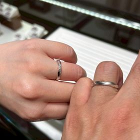 【ROCCA(ロッカ)】の口コミ ゆるめのウェーブなので、指がスッキリ長く見えます。
また、すべて職人さ...