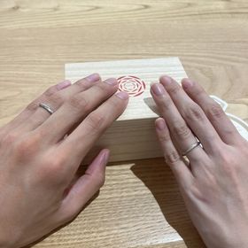 【出雲結(いずもゆい)の口コミ】 シンプルながら上品なデザインで、長く愛用できる結婚指輪です。指に馴染…